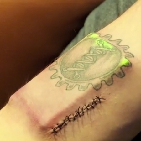 diy-cyborg-implants-body-tracking-device-under-his-skin-_dezeen_17sq