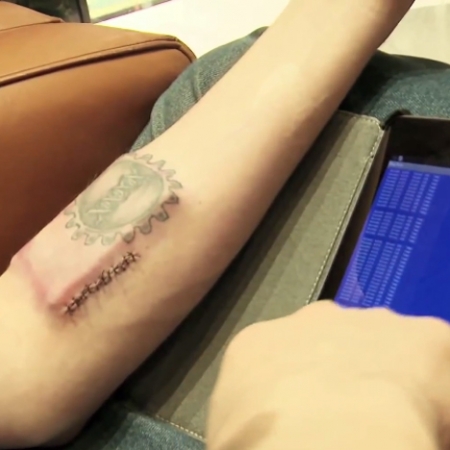 diy-cyborg-implants-body-tracking-device-under-his-skin-_dezeen_9sq