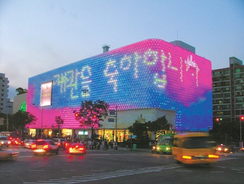 rogier-van-der-heide_seoul_galeria_medien-fassade_07